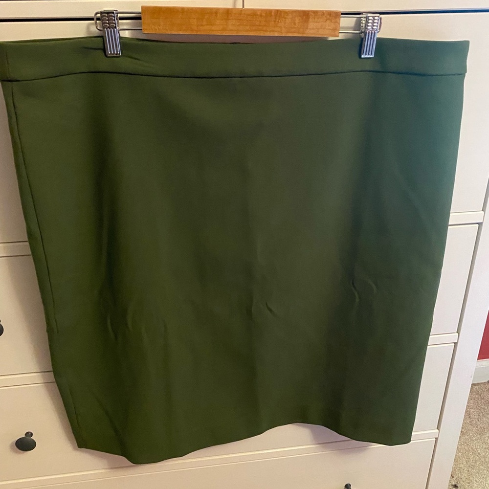J. Crew 365 No. 2 Pencil Skirt in Olive Green, Size 20